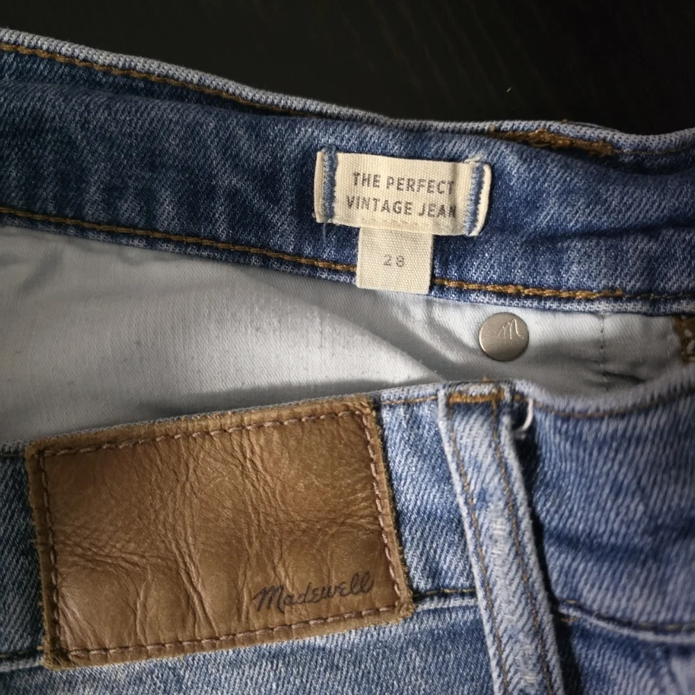 Madewell Women’s The Perfect Vintage High Rise Denim  Distressed Raw Hem Size 28